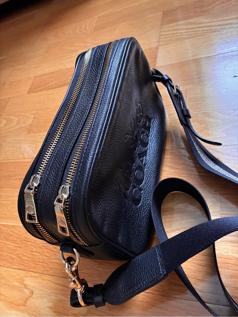 EUC- Coach F75818 Leather Crossbody- Black/Gold Strap - Picture 2 of 9